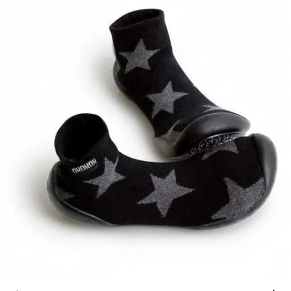 Nwt new NUNUNU Black Star Kids Socks slipper shoes 2.5-3
